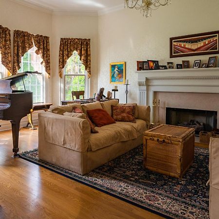 Exquisite Victorian Apartment Springfield Exterior photo