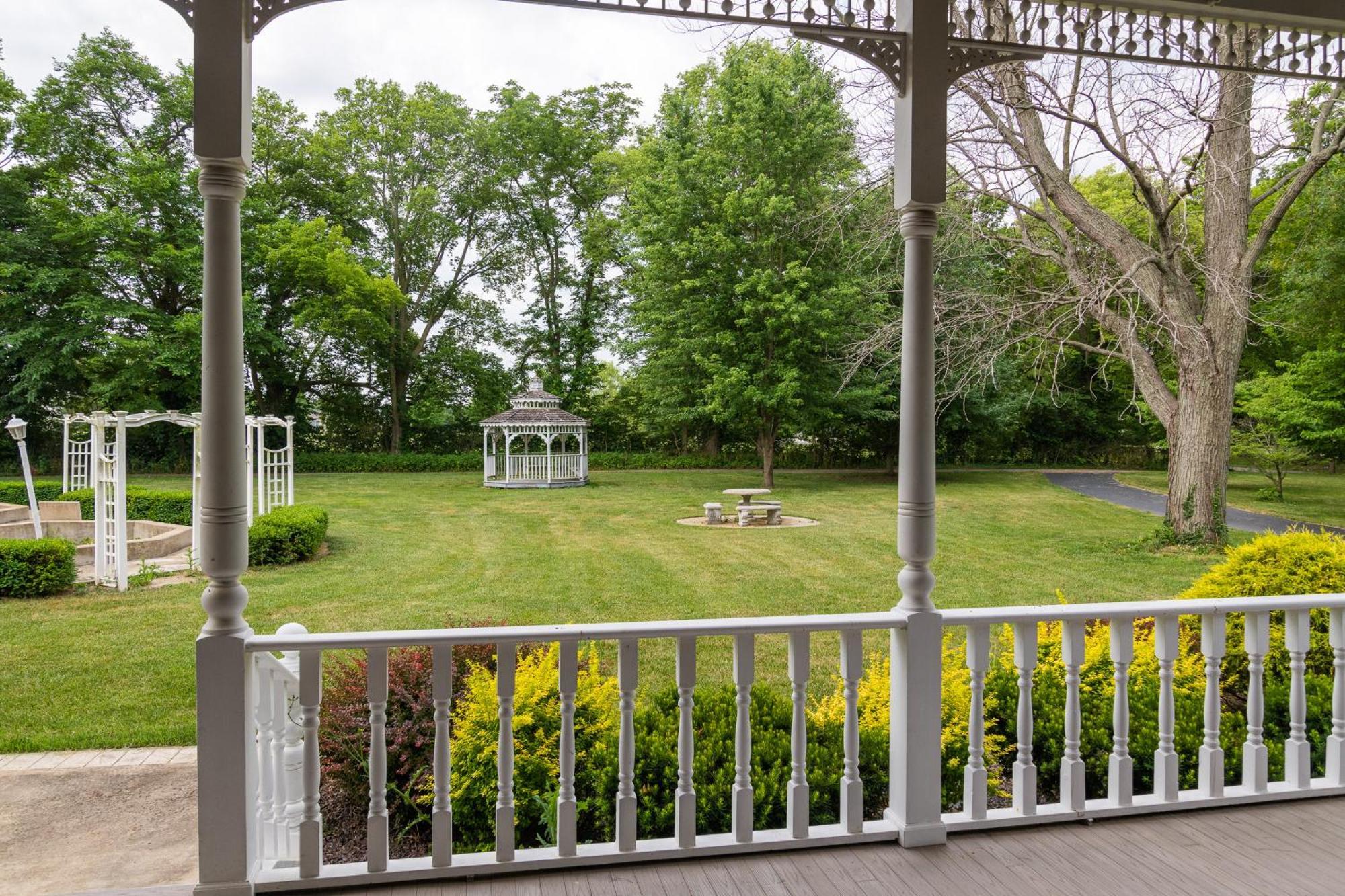 Exquisite Victorian Apartment Springfield Exterior photo